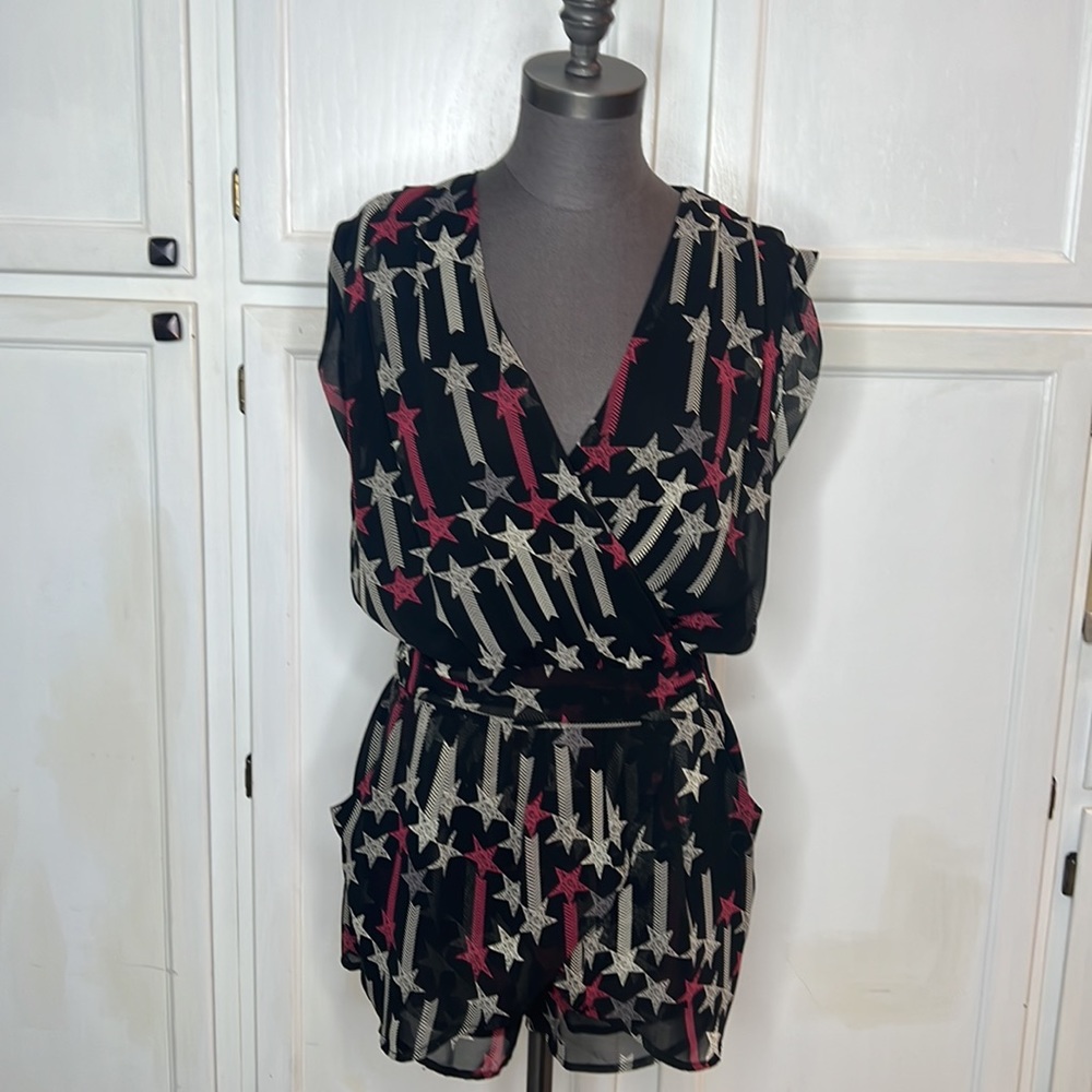 Line dot onesie Romper Shorts with pockets and cinched waist band V-neck size M